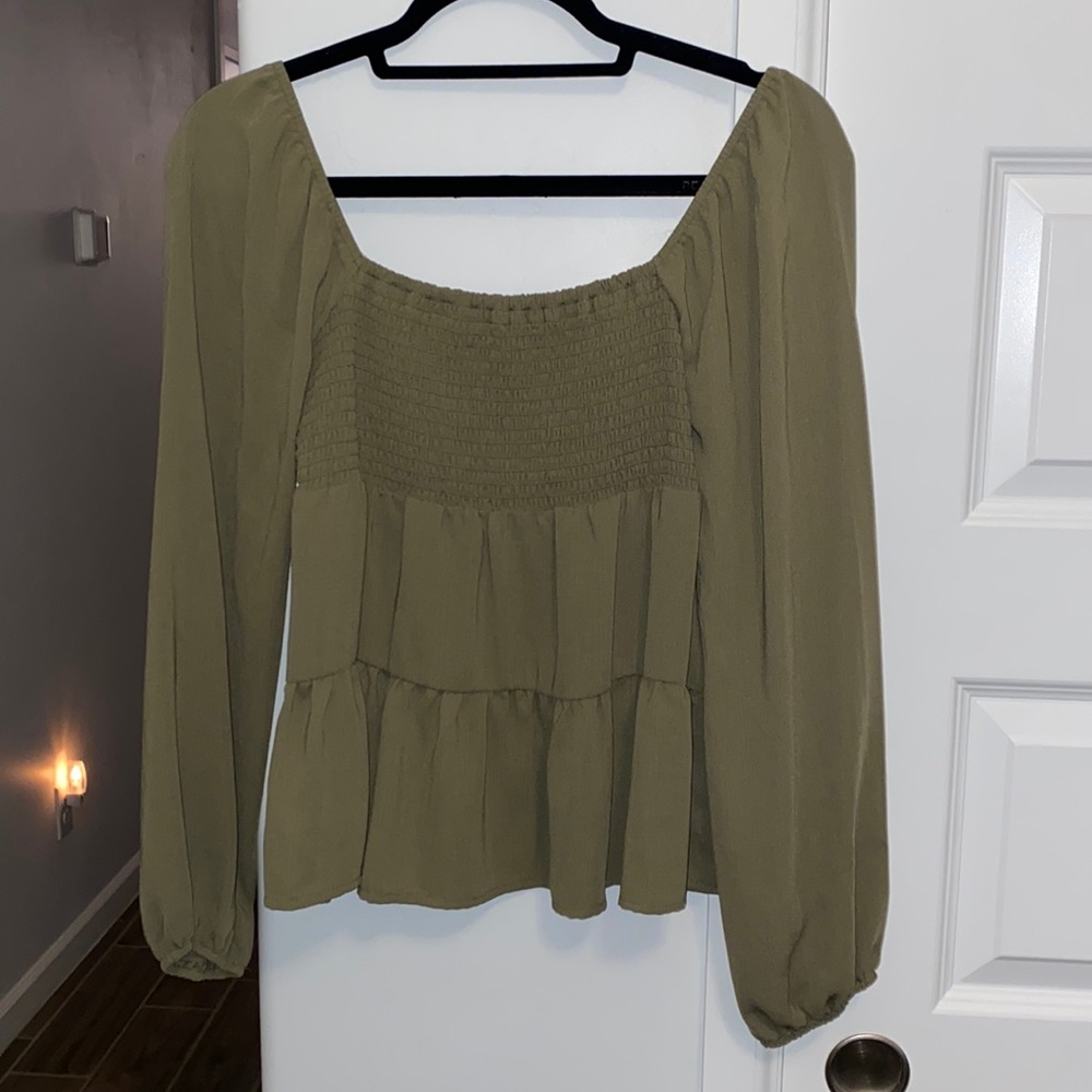 Cute olive green top